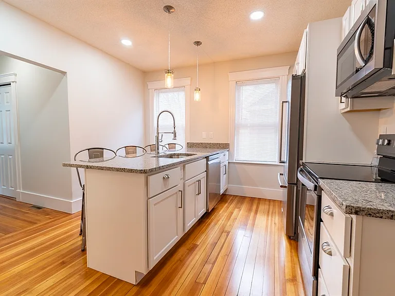 22 Dearborn St #2 — Photo 4