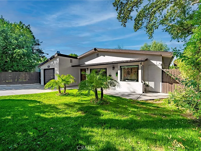 21327 Providencia St — Photo 53