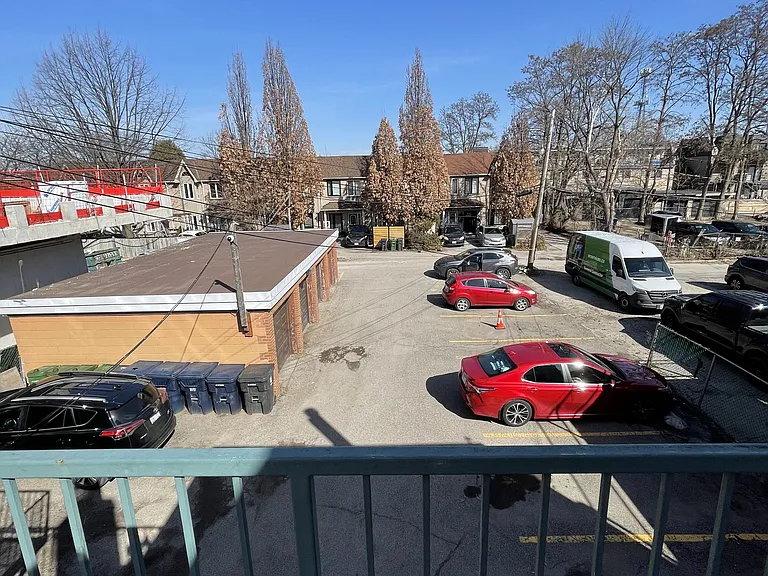2940 Dundas St W #5 — Photo 16