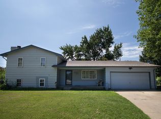 1621 N Pin Oak Ct, Rose Hill, KS 67133