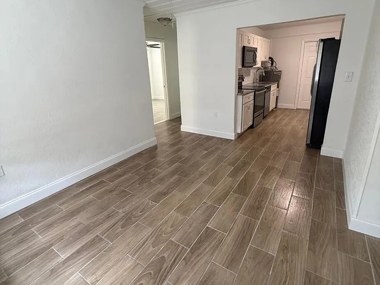 815 Dundas Ct #B — Photo 5