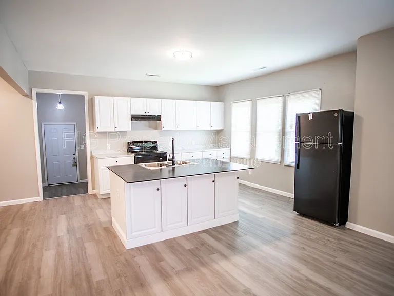 2453 E 5th Ave #2 — Photo 7