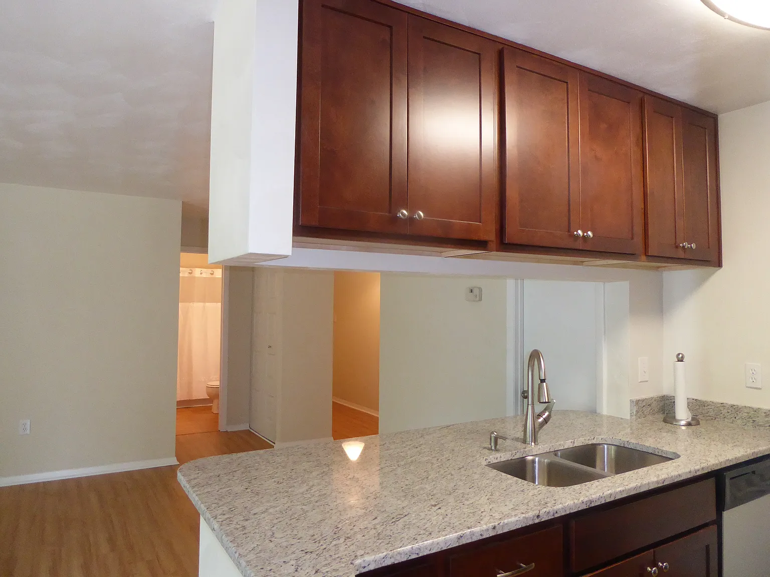 2 bed, 983 sqft, $1,880 — Photo 2