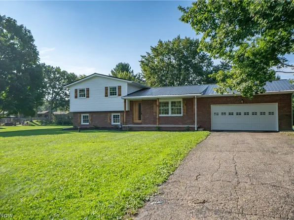 1232 Canyon St NE, Uniontown, OH 44685