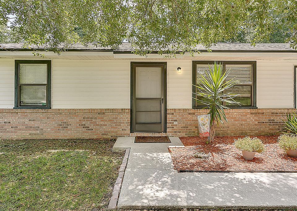 1st image of 1611 Twin Oak Dr W