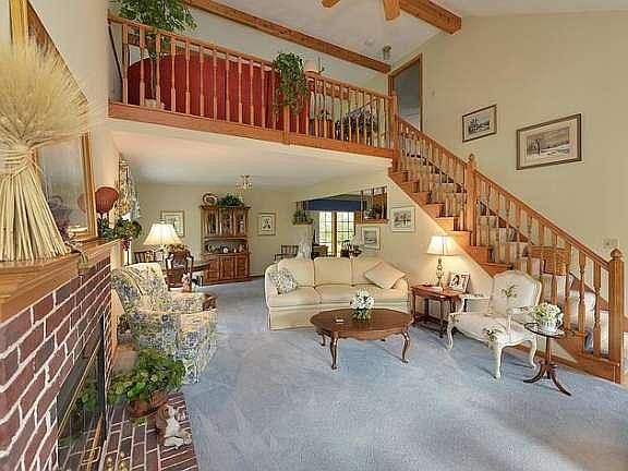 2nd image of 923 Westport Dr