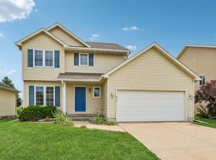 9370 Red Sunset Dr, West Des Moines, IA 50266
