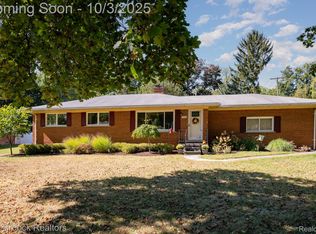 1429 N Cass Lake Rd, Waterford, MI 48328