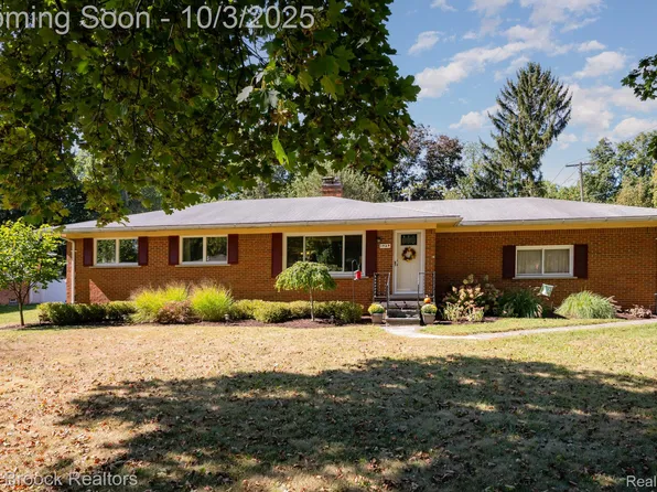 1429 N Cass Lake Rd, Waterford, MI 48328