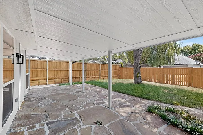 9881 Cambridge Dr — Photo 38