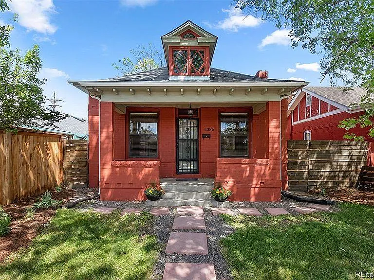 1386 Perry St — Photo 32