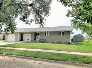817 W 3rd St, Pierre, SD 57501