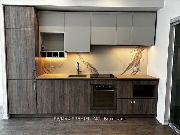 3rd image of 7 Buttermill Ave