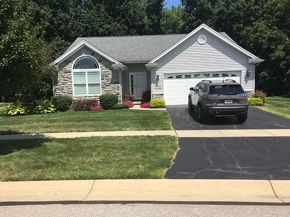 2089 Fountain Cir, Lambertville, MI 48144