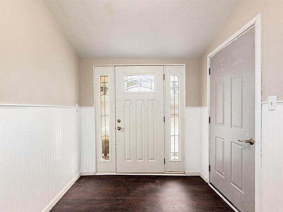 3rd image of 9774 Briarwood Dr