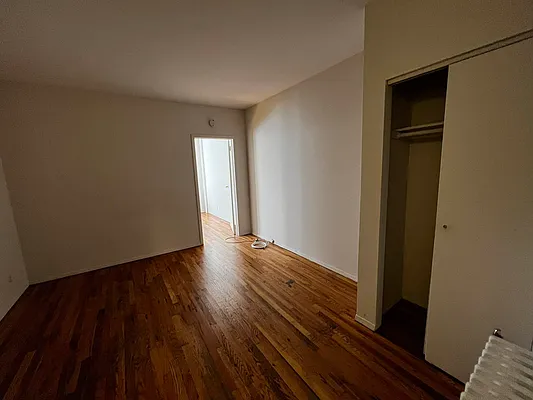 Rented by Salon Realty Corp | media 2