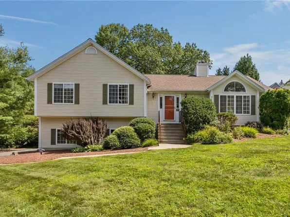 22 Apple Ridge Rd, Cumberland, RI 02864