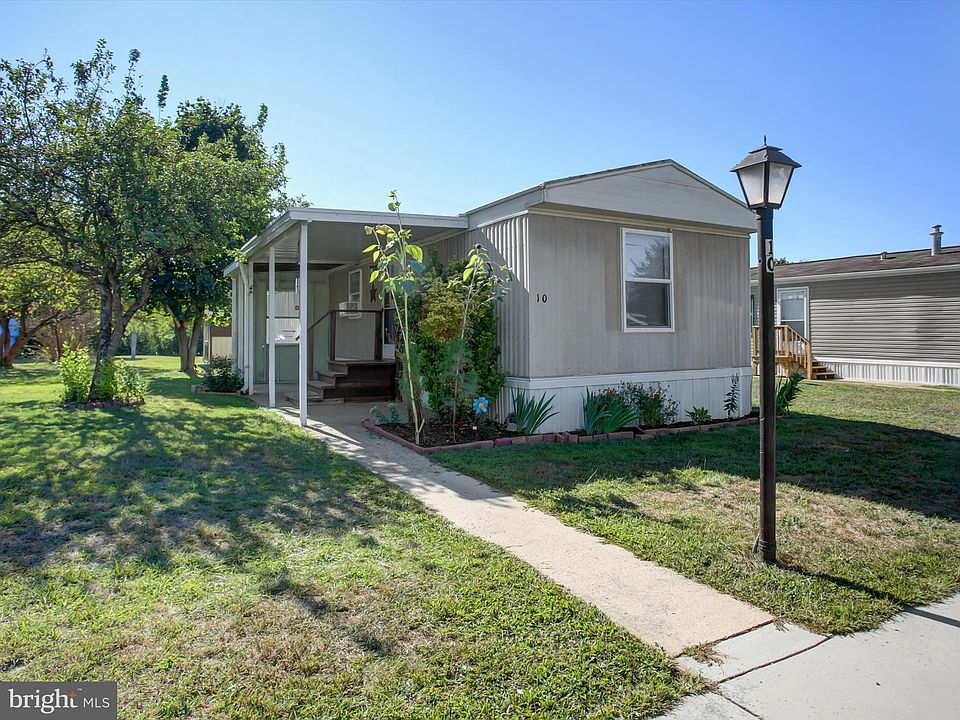 1st image of 10 Coral Dr