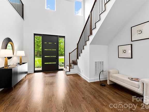 4th image of 729 Amesbury Dr