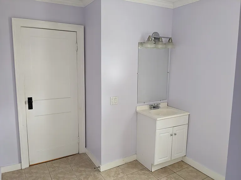 203 Bay St #B — Photo 3