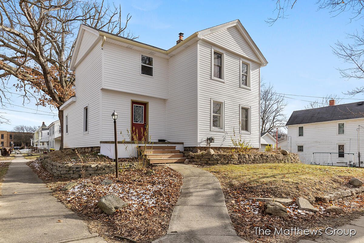 422 Pleasant St, Ionia, MI 48846 | Zillow