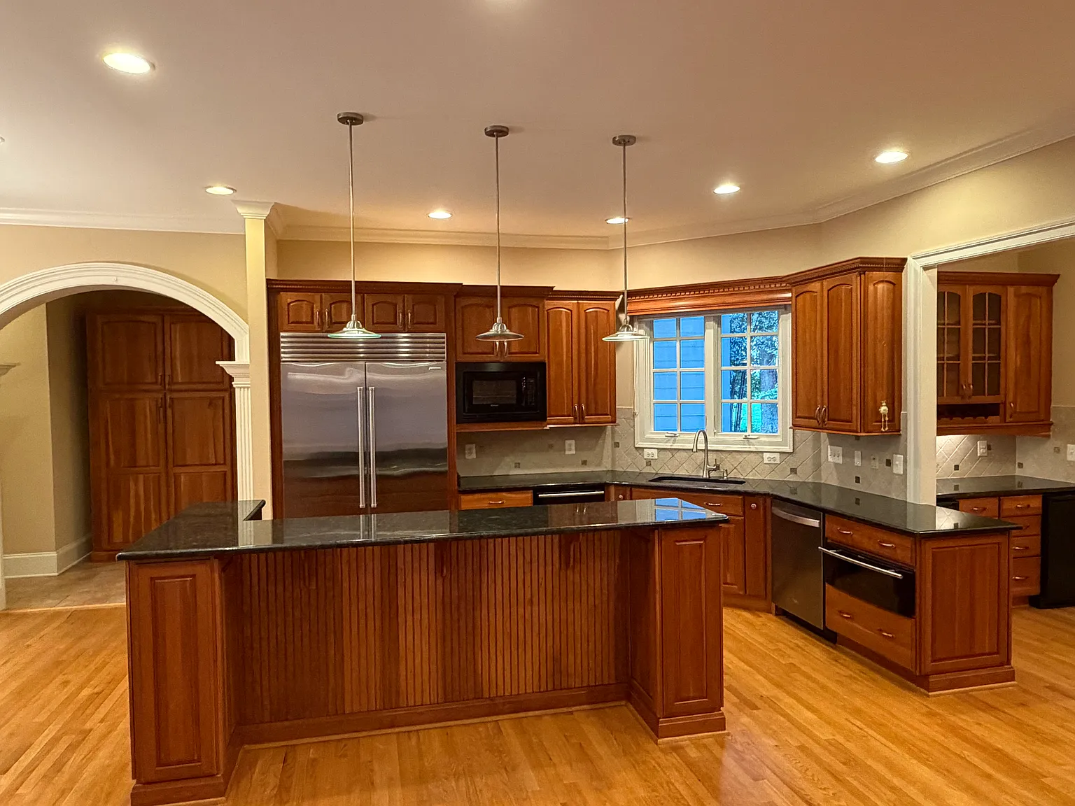 5 bed, 6.5 bath, 7200 sqft, $8,950 — Photo 2