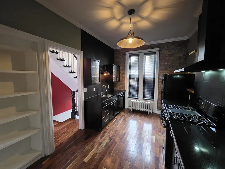 148 S Swan St #A — Photo 22