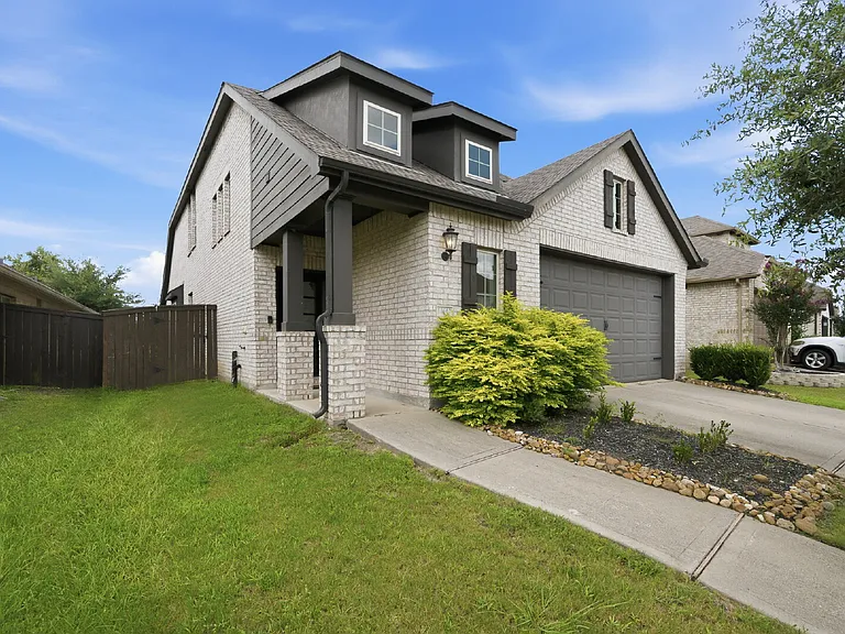 10602 Wagner St — Photo 2