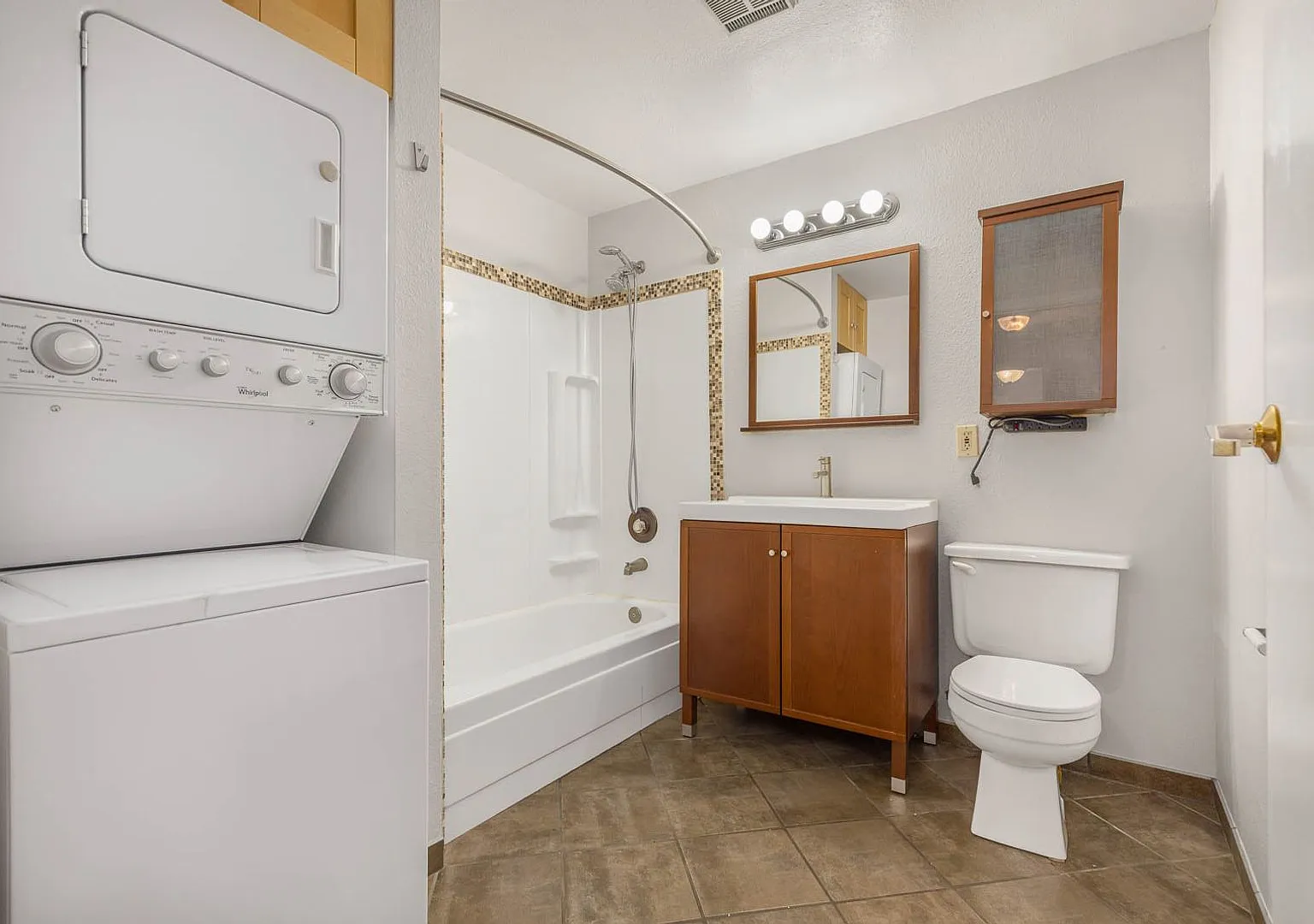 Charming, Updated 1-Bedroom Condo in Prime Location Near Light Rail — Photo 3