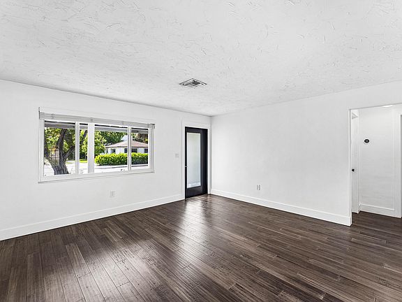 3rd image of 2105 N Federal Highway