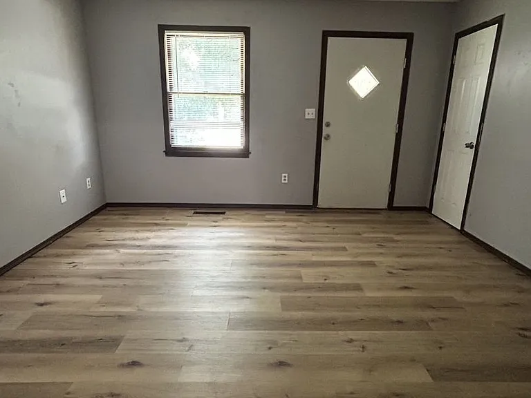1010 S Rouse St — Photo 2