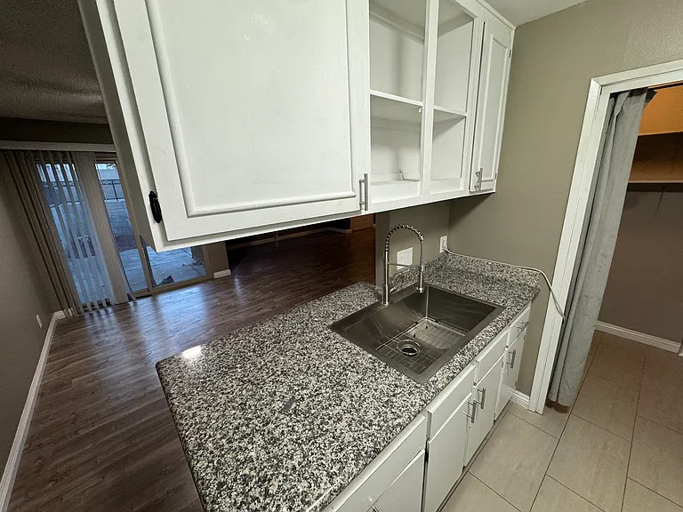 5060 Village Dr — Photo 4