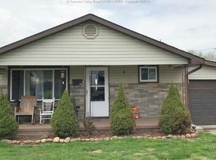 1004 Ann St, Ravenswood, WV 26164