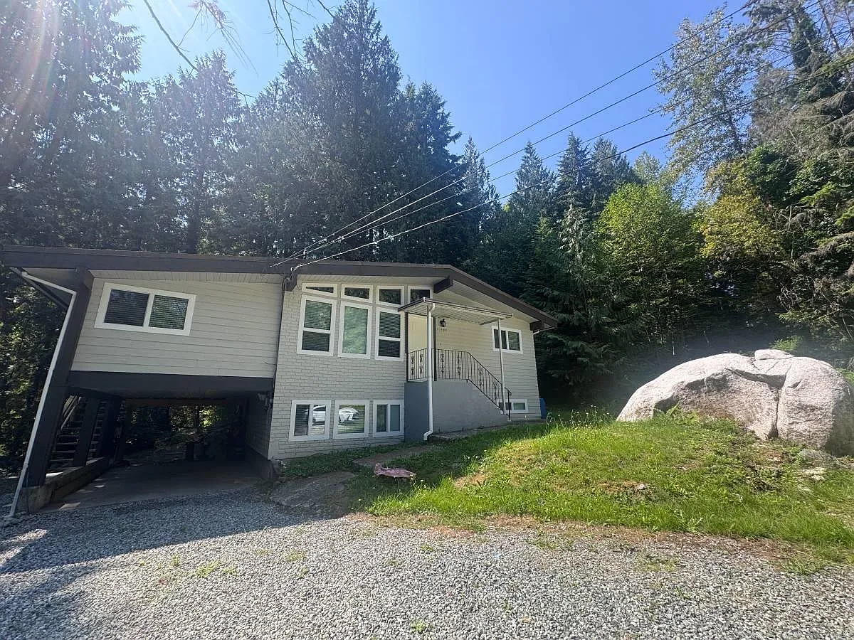 5 bed, 2700 sqft, $4,000 — Photo 2