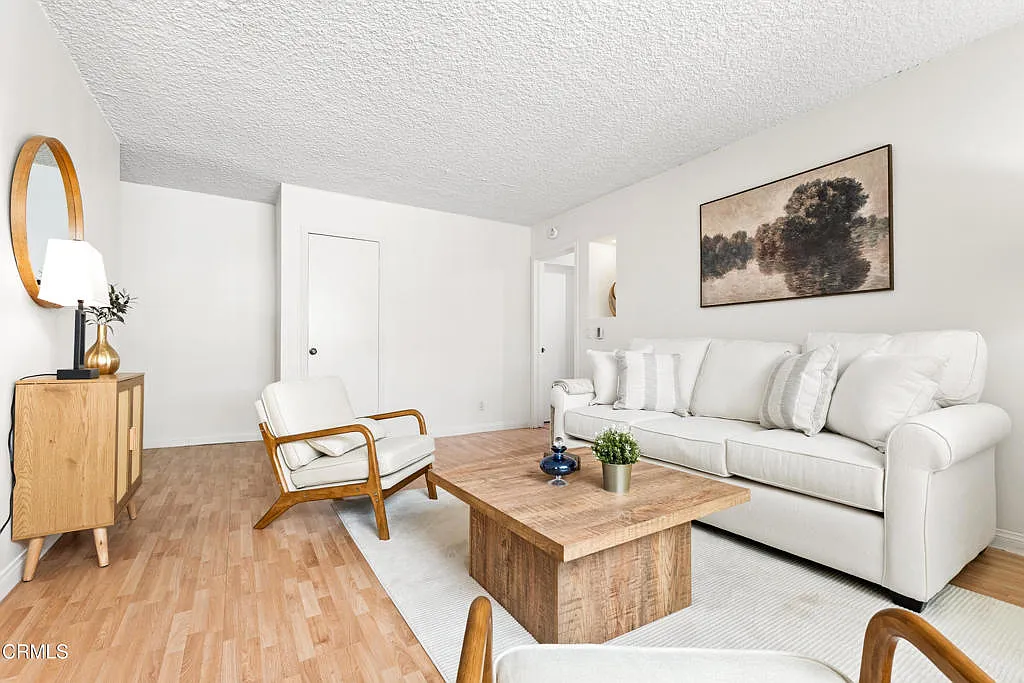 2 bed, 2.0 bath, 884 sqft, $2,475 — Photo 3