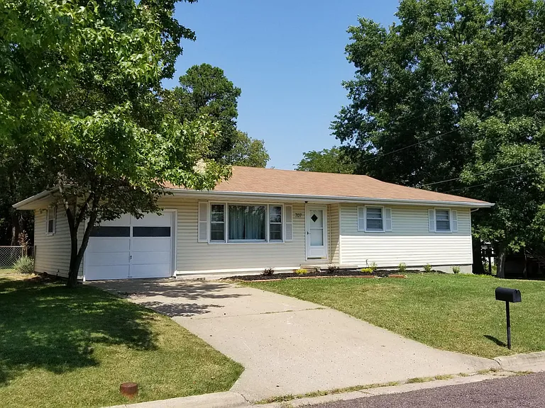 707 Sondra Ave — Photo 1