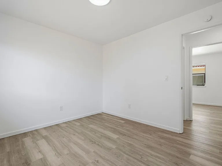 800 Locust Dr — Photo 36
