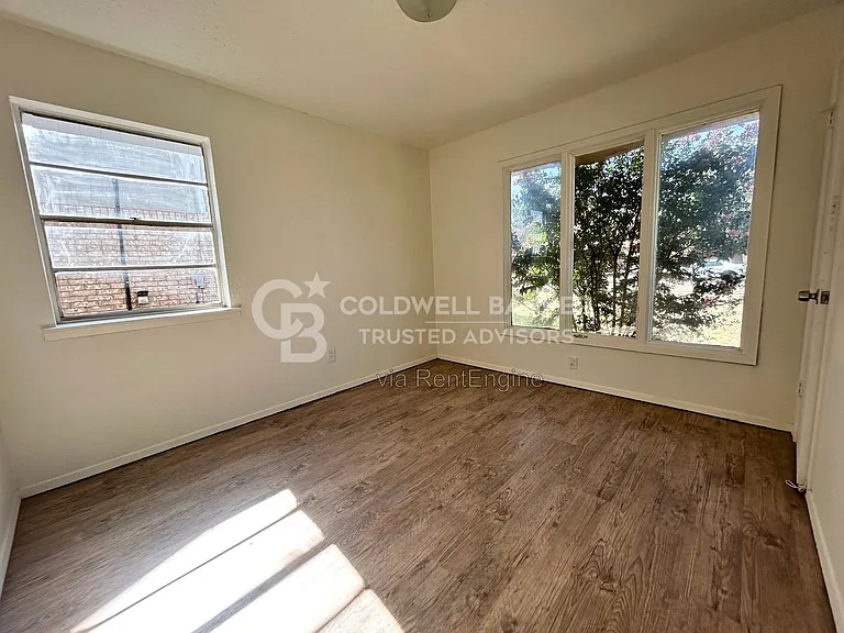 5712 2nd Pl — Photo 9