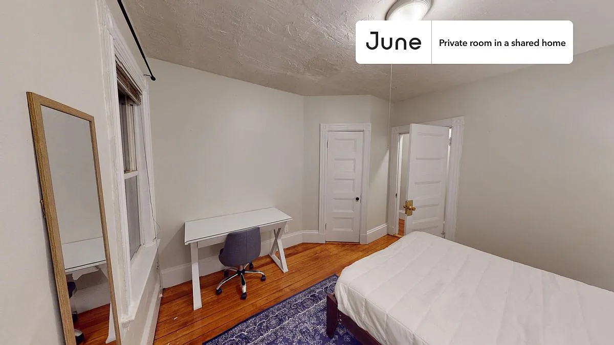 Queen bedroom in 6 bed/2 bath home in Allston #1235 B — Photo 3