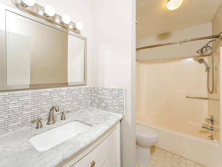 2505 W Broad St #122 — Photo 8