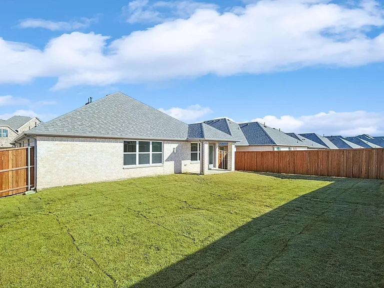 405 Portina Dr — Photo 19
