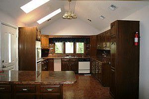 Large Eat-in Kitchen