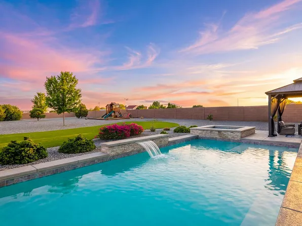 1011 25th St SE, Rio Rancho, NM 87124