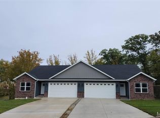 652 N Kansas St #B, Edwardsville, IL 62025