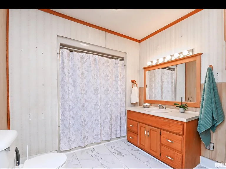 7710 S Jefferson St — Photo 11