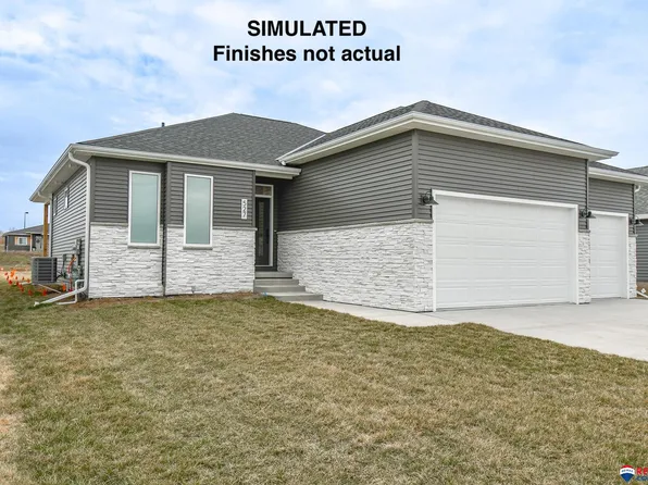 5835 SW Sierra Madre Dr, Lincoln, NE 68523