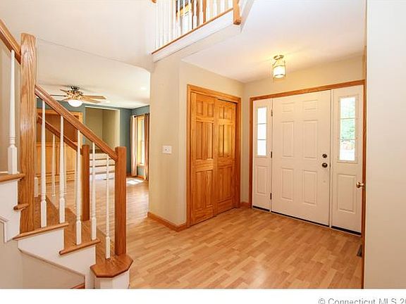 4th image of 2 Laurelwood Pond Ln