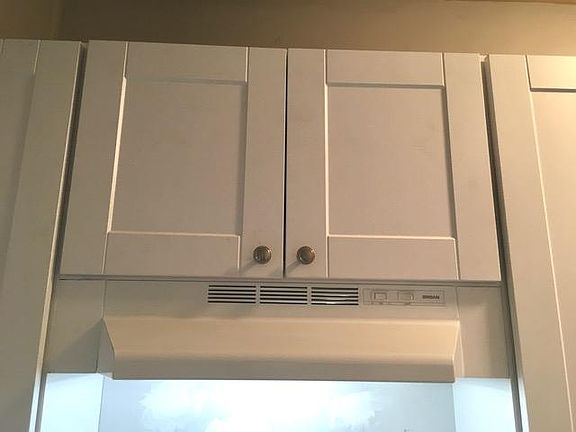 brand new range hood with light