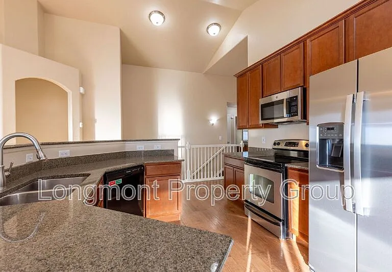 2650 Bridle Dr — Photo 4