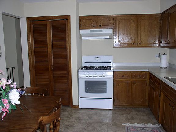 3rd image of 10612 Lori Ln
